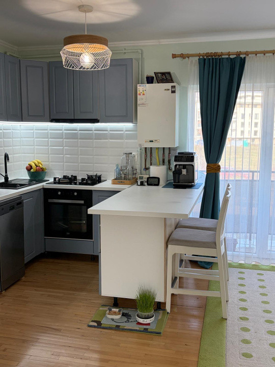 Apartament in zona Tineretului ,etaj 1 ,2 camere , 2 balcoane 