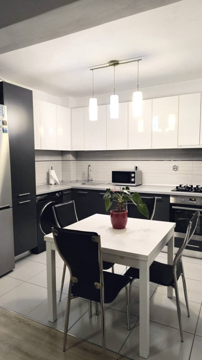 Apartament 67 mp utili,zona Tineretului,2 balcoane,et intermediar