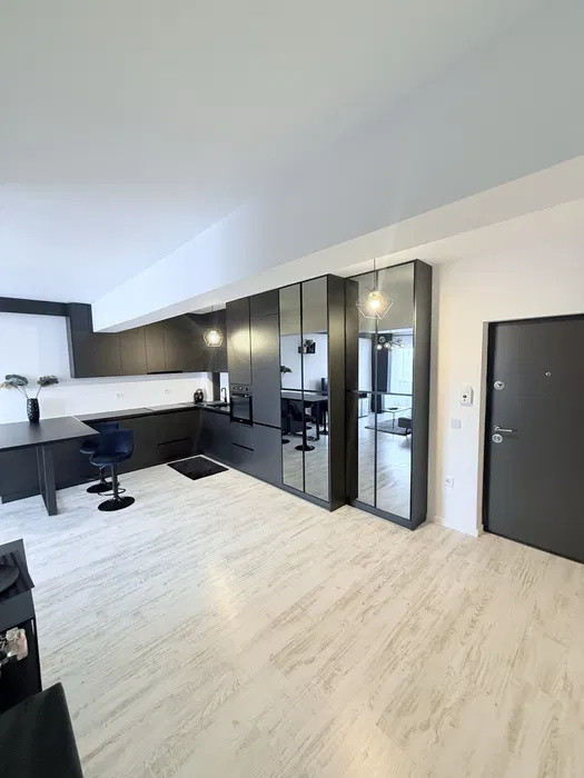 Apartament cu 3 camere, 57 mp, etaj intermediar, loc de parcare, zona Petrom