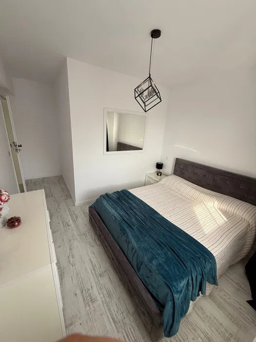 Apartament cu 3 camere, 57 mp, etaj intermediar, loc de parcare, zona Petrom