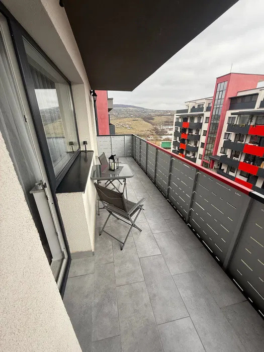 Apartament cu 3 camere, 57 mp, etaj intermediar, loc de parcare, zona Petrom