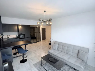 Apartament cu 3 camere, 57 mp, etaj intermediar, loc de parcare, zona Petrom