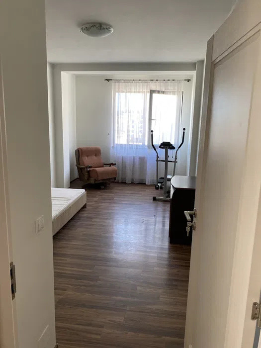 Apartament cu 3 camere, 67 mp, 2 balcoane, zona Teilor
