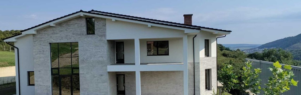 Oportunitate business , imobil 1270 mp utili,teren liber 1945 mp,Tauti