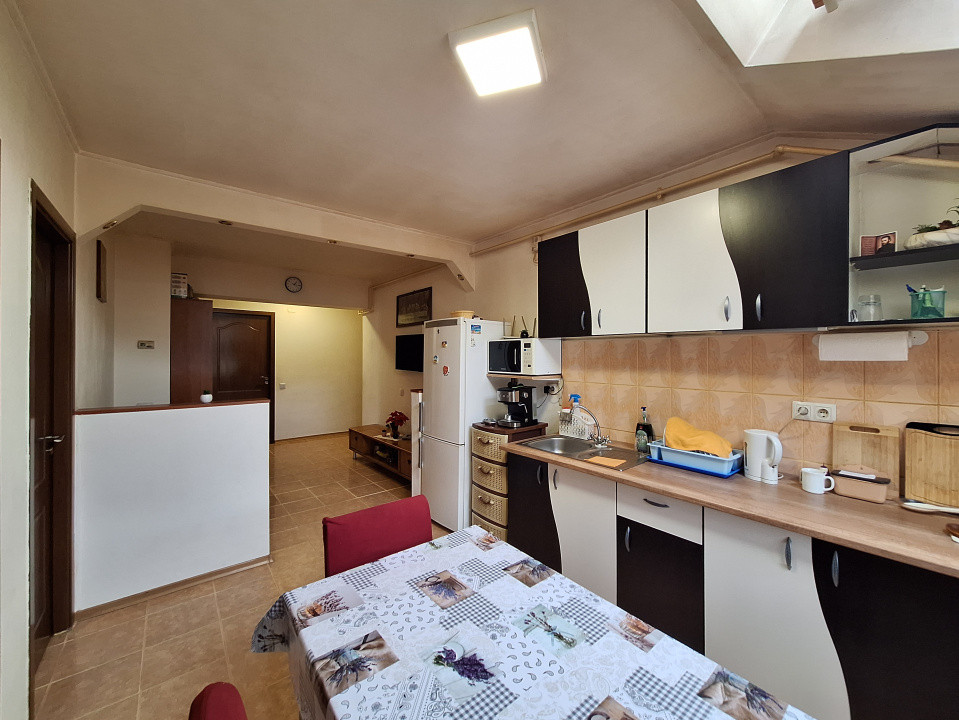 Apartament cu 3 camere, 58,4 mp, 2 balcoane, zona Florilor