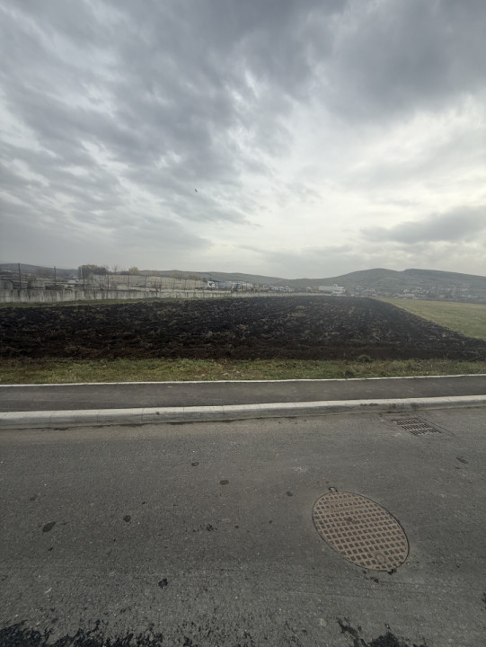 Teren intravilan - PUZ - 7200 mp - curent - apa - canalizare - Parc Nervia!