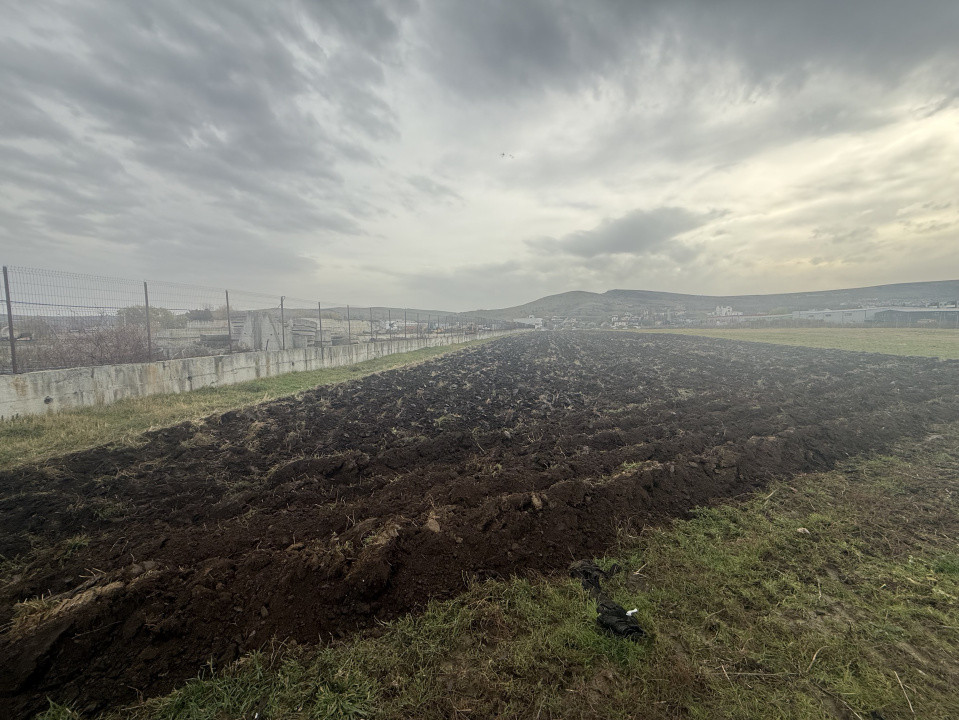 Teren intravilan - PUZ - 7200 mp - curent - apa - canalizare - Parc Nervia!