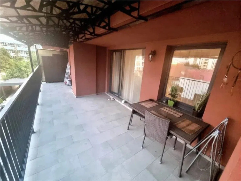 Apartament cu 2 camere,55mp,terasa 19mp,parcare, zona Ultracentrala