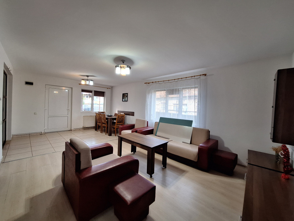 Triplex cu 4 camere, 100 mp, parcare, zona Avram Iancu