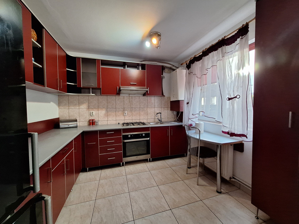 Triplex cu 4 camere, 100 mp, parcare, zona Avram Iancu