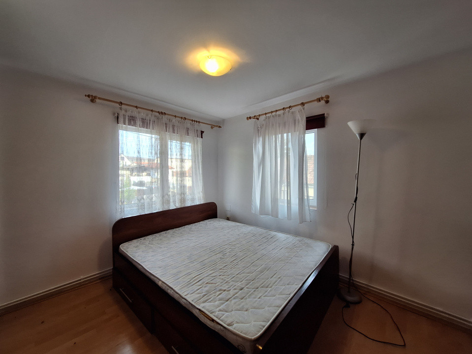 Triplex cu 4 camere, 100 mp, parcare, zona Avram Iancu