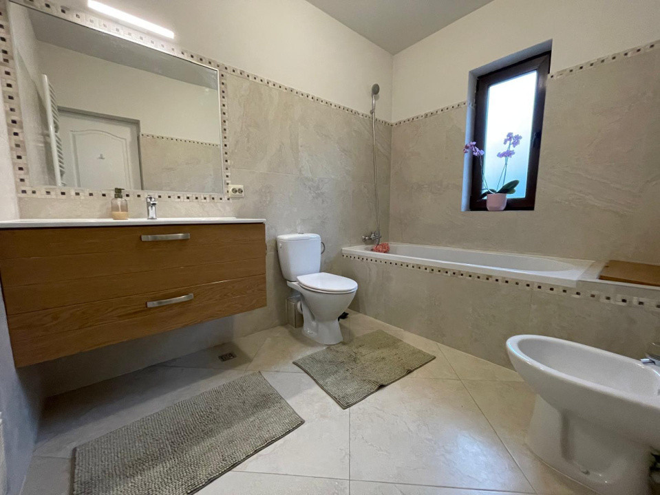 Duplex 4 camere Ultra Lux 120 mp utili, teren 275 mp, 2 parcări, zona Vivo