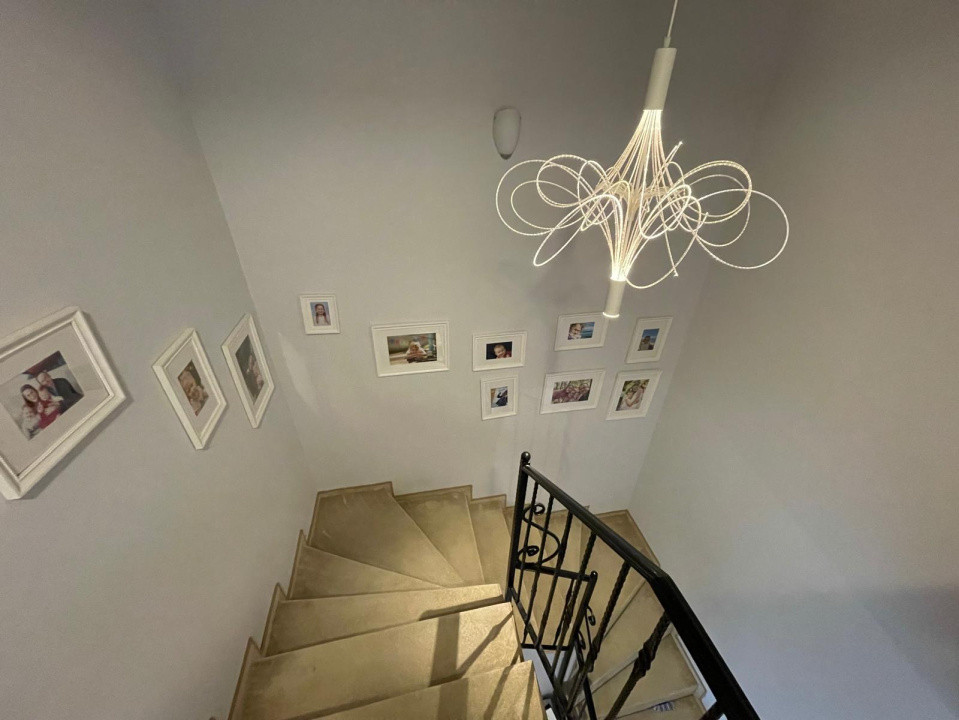 Duplex 4 camere Ultra Lux 120 mp utili, teren 275 mp, 2 parcări, zona Vivo