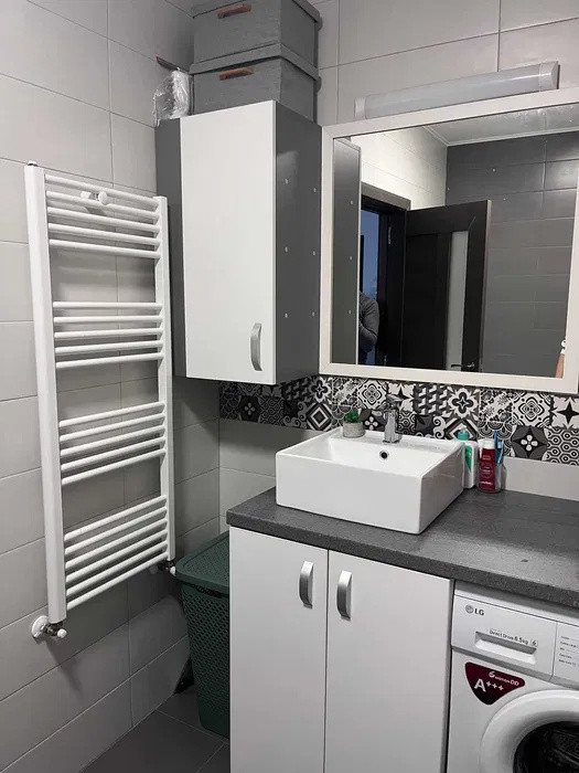 Apartament cu 2 camere, decomandat, 55 mp, balcon, zona BMW