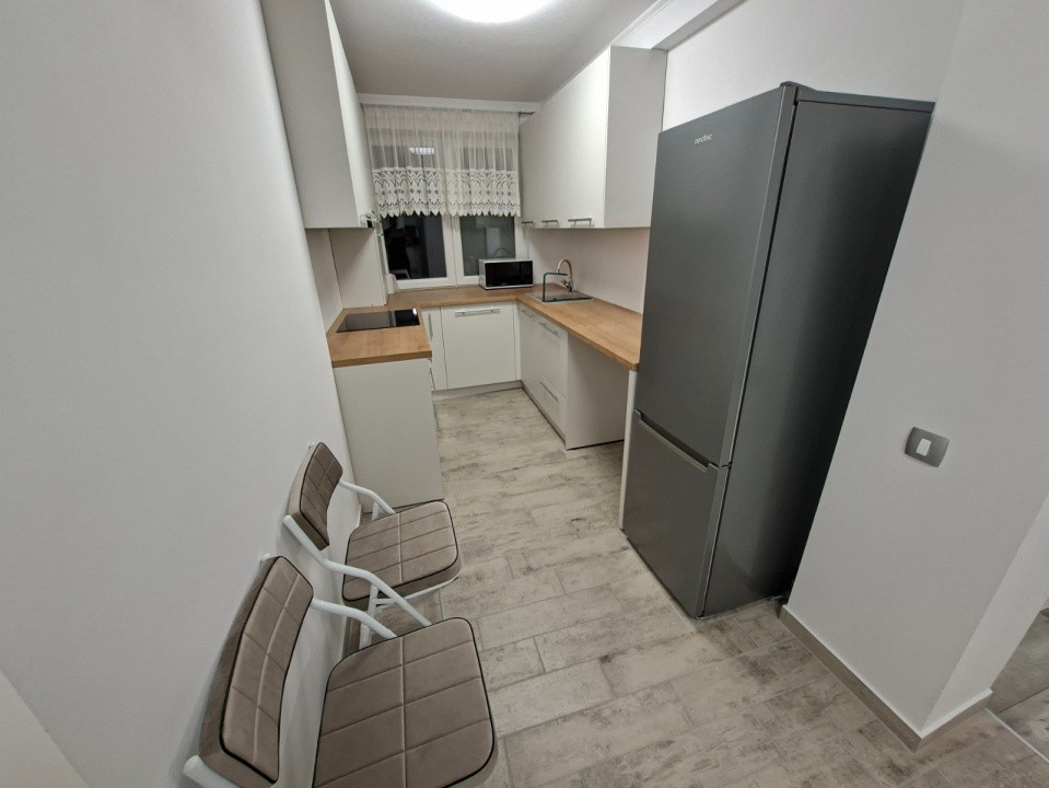 Apartament cu 3 camere, 58 mp, zona Centru