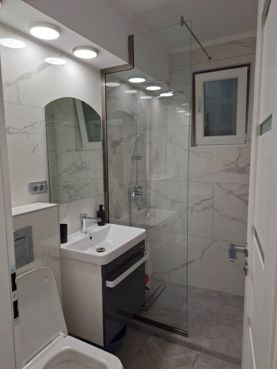 Apartament cu 3 camere, 58 mp, zona Centru