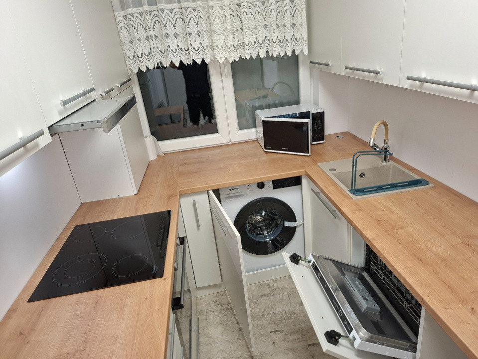Apartament 3 camere, 60 mp, etajul 1, complet renovat, zona Parcului Central