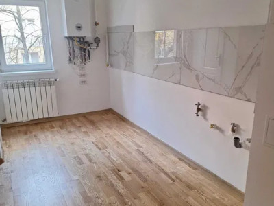 Apartament 4 camere, 95 mp, parcare, zona Piata Zorilor