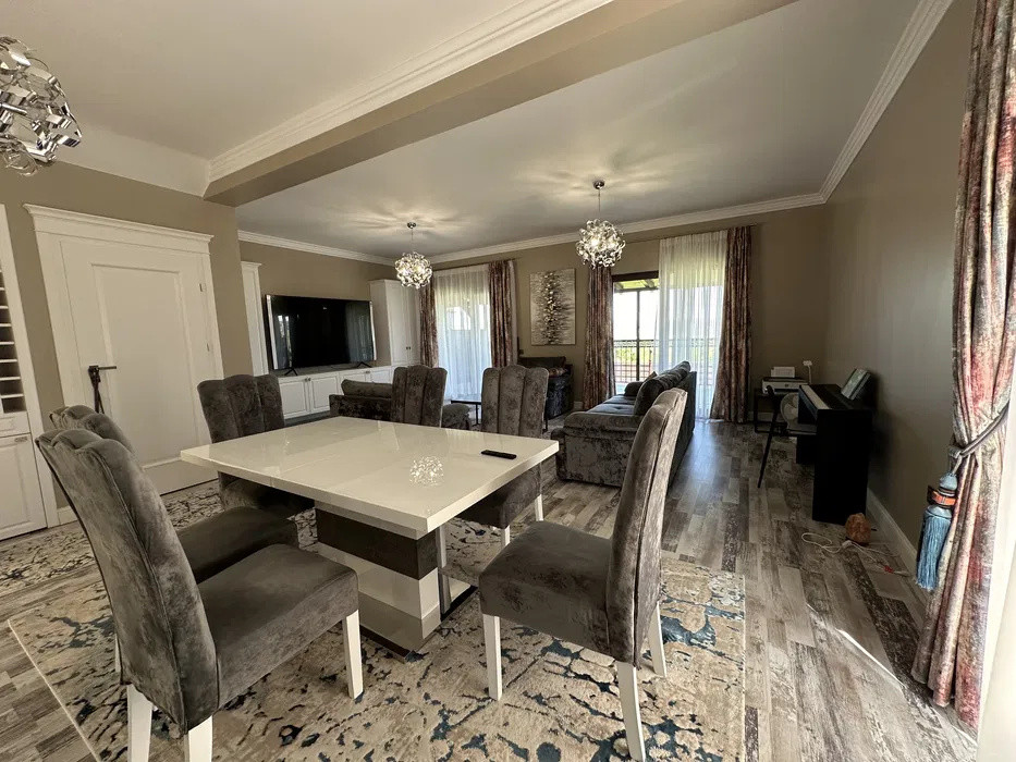 Casa 4 camere individuaa,180mp, parcare, zona Dezmir