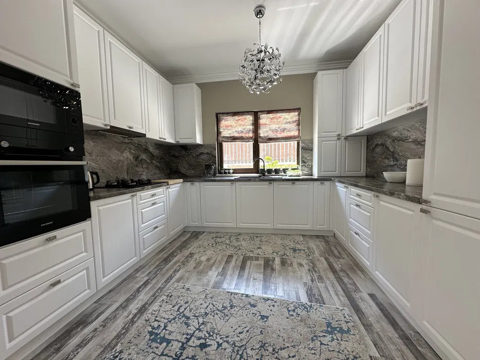 Casa 4 camere individuaa,180mp, parcare, zona Dezmir