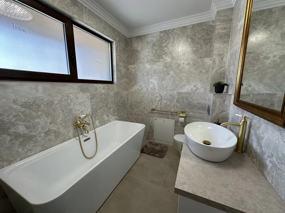 Casa 4 camere individuaa,180mp, parcare, zona Dezmir