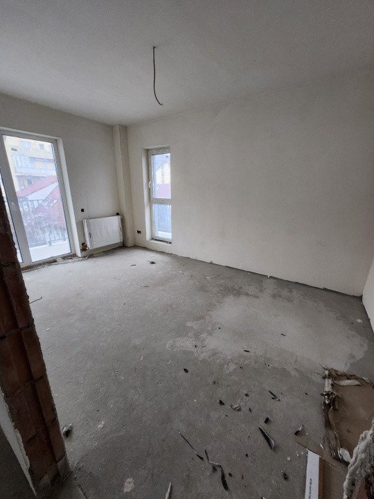 Apartament cu 3 camere,66 mp, semifinisat, balcon, zona Eroilor