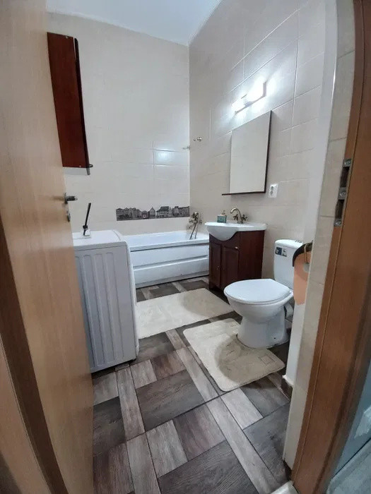 Apartament cu 2 camere, 50 mp, zona Podul Traian