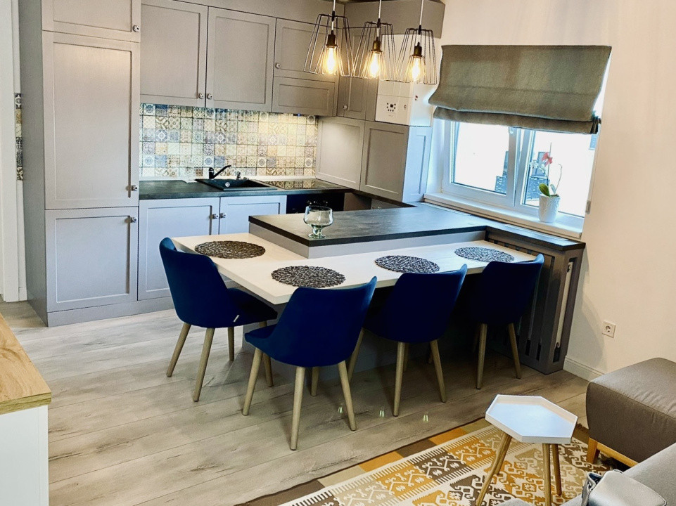 Apartament la cheie  în zona Vivo,3 camere ,parcare subterană  