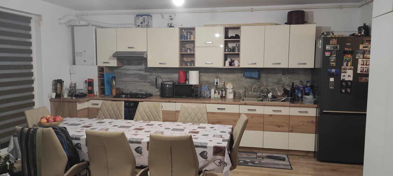 Apartament cu 3 camere, 83 mp, balcon, zona Parcului Poligon