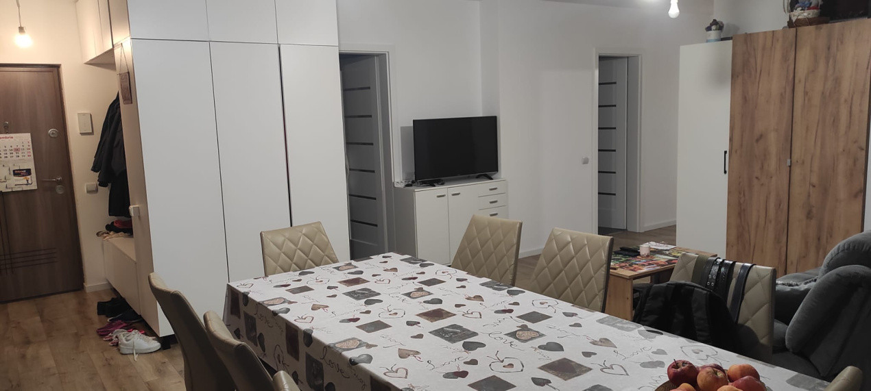 Apartament cu 3 camere, 83 mp, balcon, zona Parcului Poligon