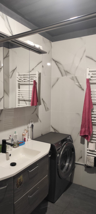 Apartament cu 3 camere, 83 mp, balcon, zona Parcului Poligon