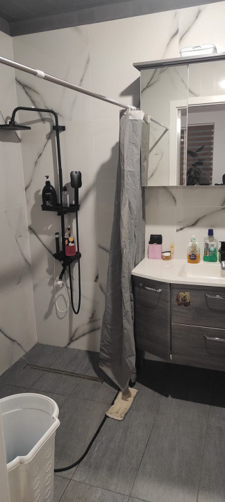 Apartament cu 3 camere, 83 mp, balcon, zona Parcului Poligon