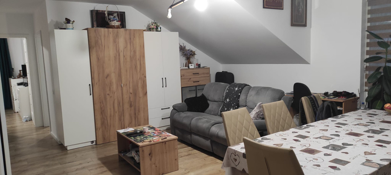 Apartament cu 3 camere, 83 mp, balcon, zona Parcului Poligon