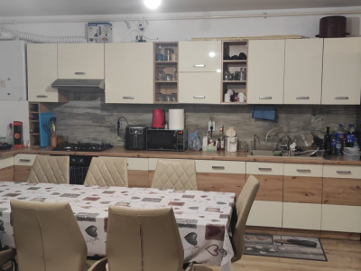 Apartament cu 3 camere, 83 mp, balcon, zona Parcului Poligon