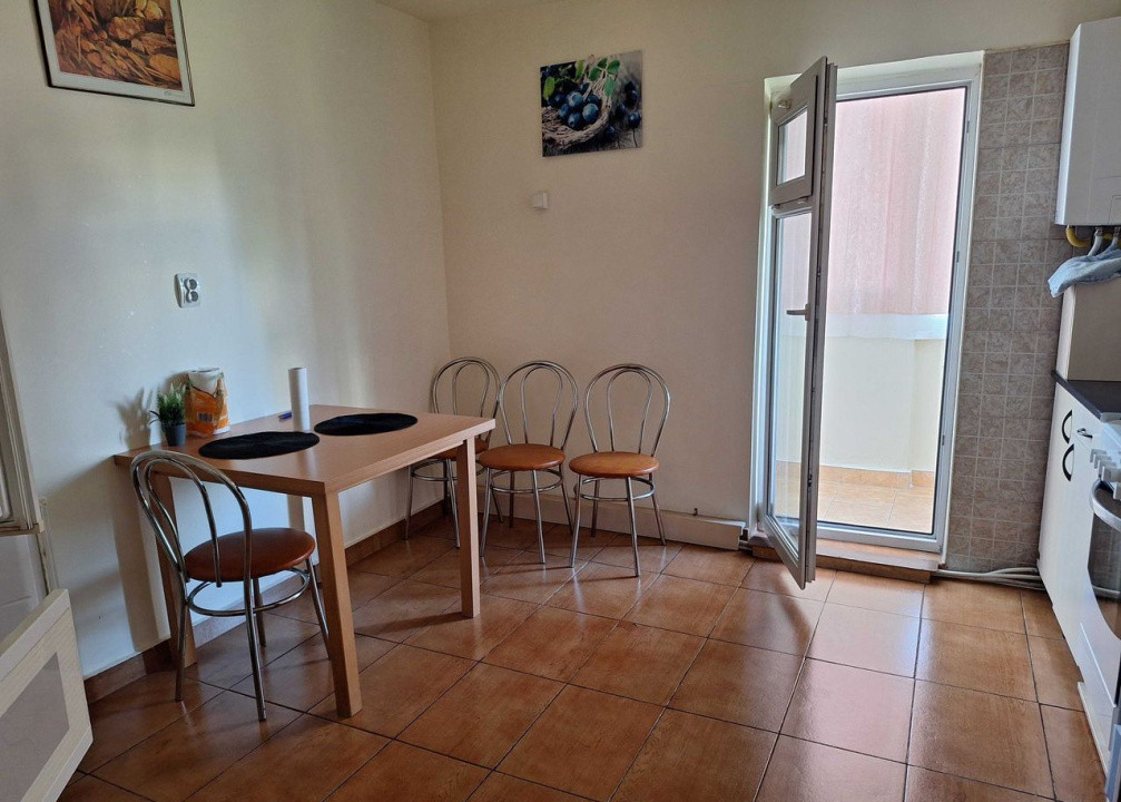 Apartament cu 2 camere, 53 mp, decomandat, etaj intermediar, zona Golden Tulip