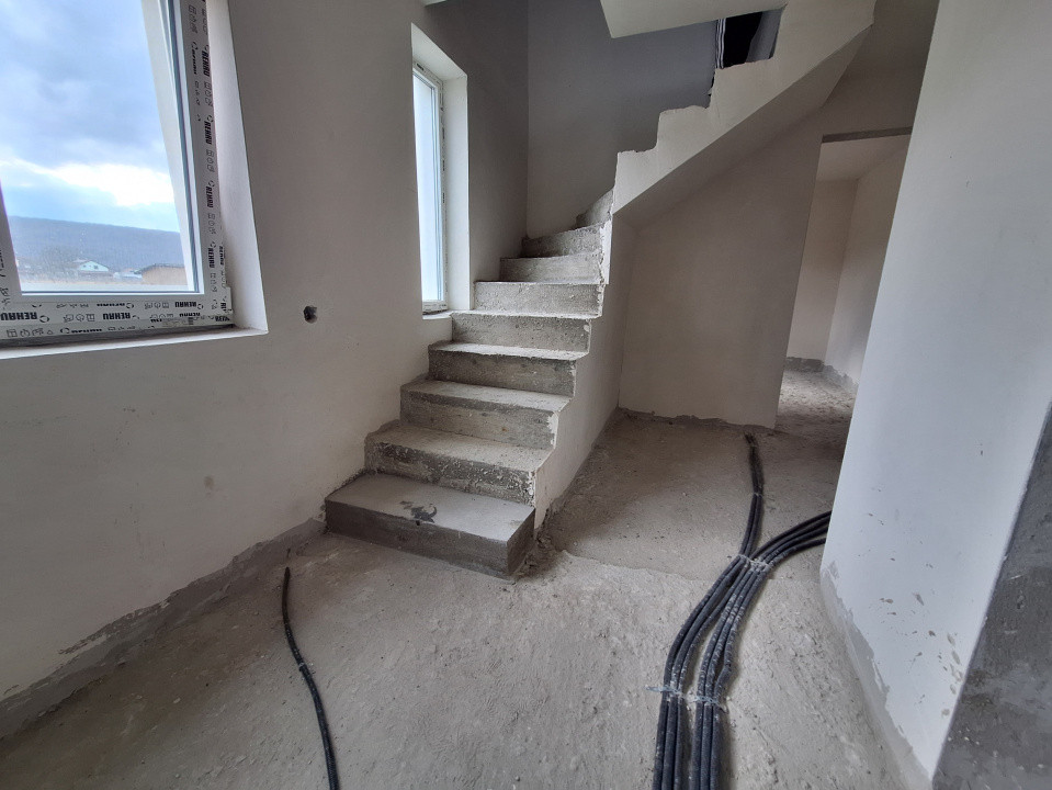 Casa individuala, 5 camere, teren 500 mp, zona centrala Gilau