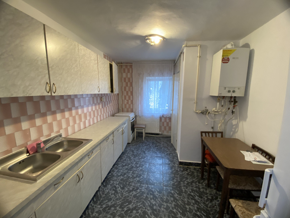 Apartament 4 camere, etaj intermediar, zona Kaufland Manastur 