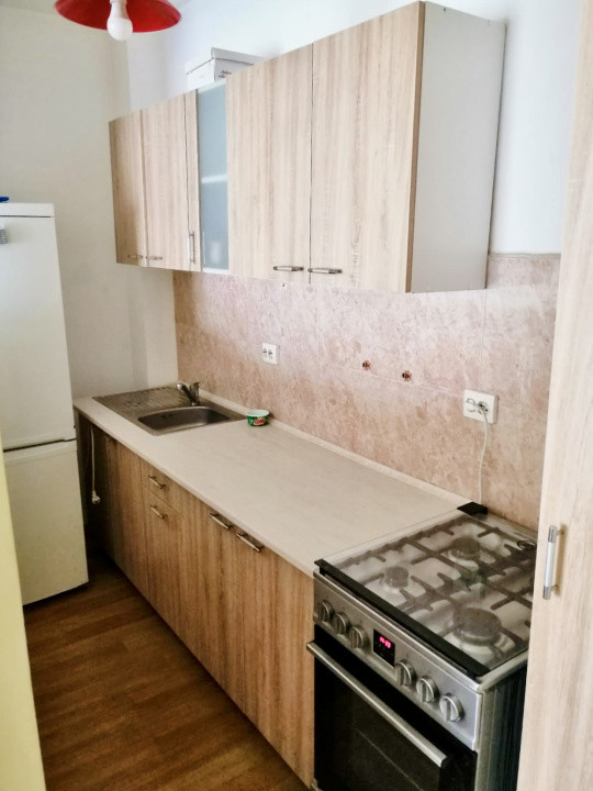 Apartament 2 camere , etaj 2 ,zona Porii