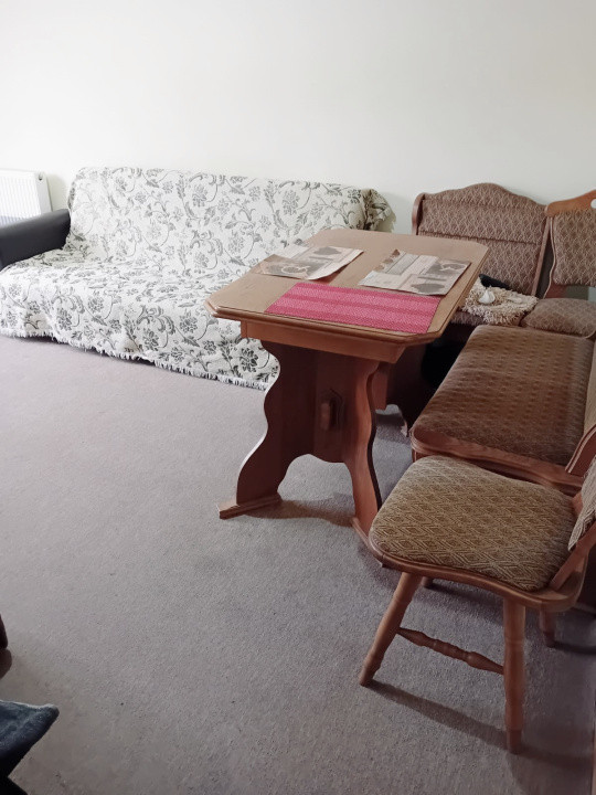 Apartament 2 camere , etaj 2 ,zona Porii