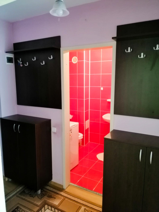 Apartament 2 camere , etaj 2 ,zona Porii