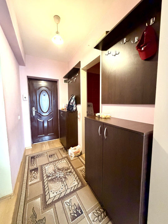 Apartament 2 camere , etaj 2 ,zona Porii