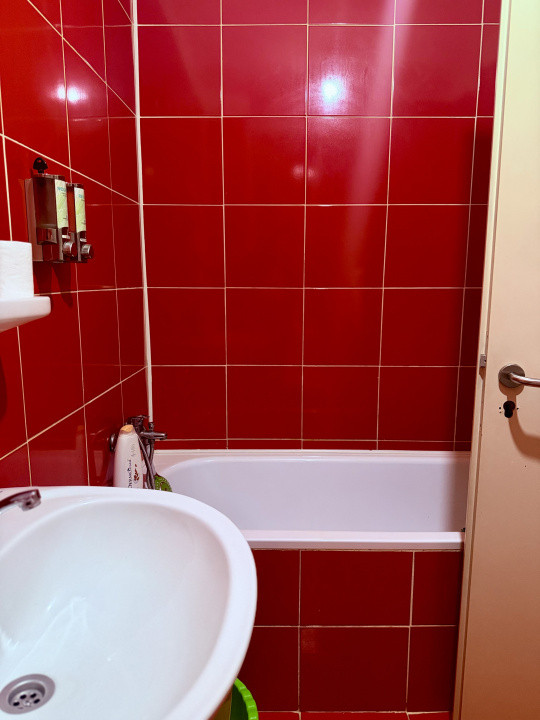 Apartament 2 camere , etaj 2 ,zona Porii