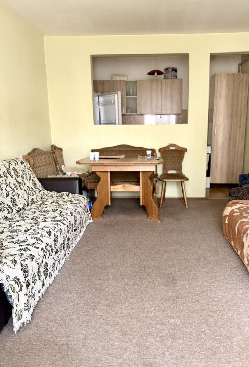 Apartament 2 camere , etaj 2 ,zona Porii