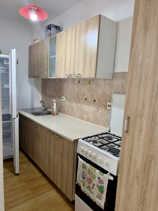 Apartament 2 camere , etaj 2 ,parcare