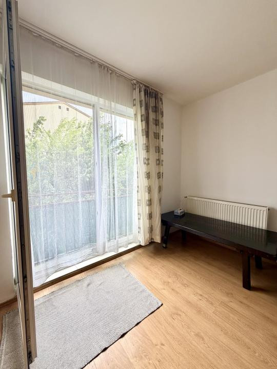 Apartament 2 camere , etaj 2 ,parcare