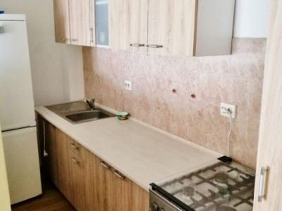 Apartament 2 camere , etaj 2 ,zona Porii