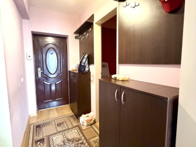 Apartament 2 camere , etaj 2 ,zona Porii