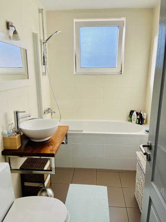 Apartamente 3 camere ,64 mp utili ,balcon ,zona Eroilor,et intermediar