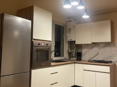 Apartament cu 2 dormitoare, 43 mp, zona Eroilor
