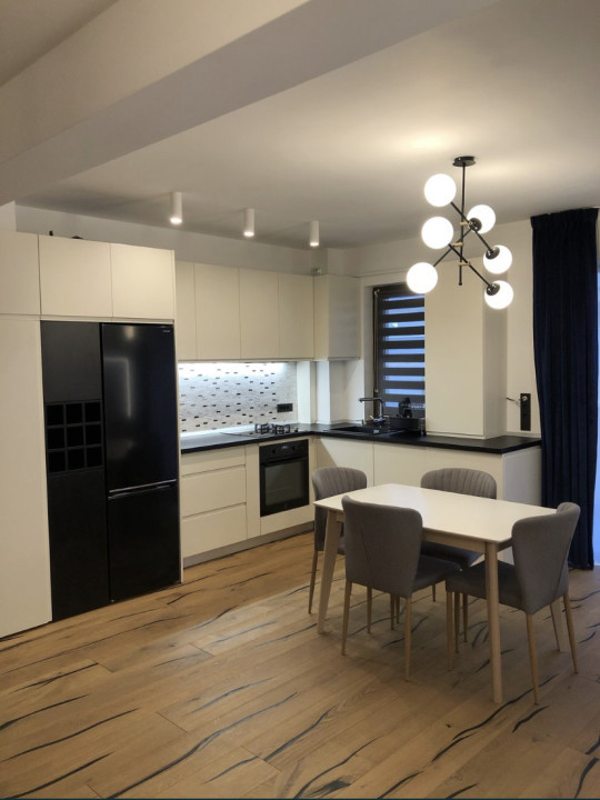 Apartament de 2 camere cu parcare, zona Luminia